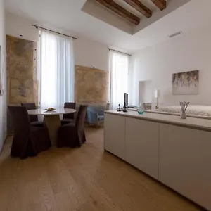 - Rialto 4 Apartment