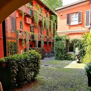 https://alzaia-naviglio-grande.italymilanhotels.net